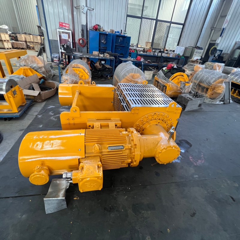 Мощность электродвигателя 15–45 кВт,Синхронная электрическая лебедка с двумя двигателями и одним барабаном, производство и продажа компании Баоцзи Цзюлин Буровое Оборудование ООО