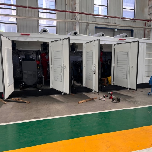 Компания Baoji Juling производит газовые электростанции мощностью 1800 кВт, метанольные электростанции и электростанции с сопутствующим газом, также известные как многофакторные интегрированные электростанции. Они могут работать на различных видах топлива и подходят для автономного электроснабжения нефтяных скважин, шахт и удалённых промышленных объектов, поддерживая такие виды топлива, как природный газ, сопутствующий газ и метанол.