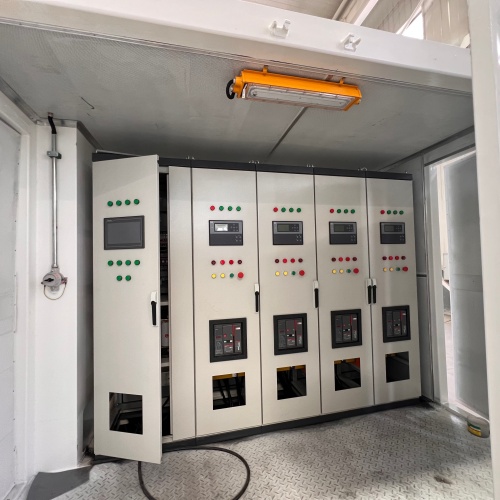 Компания Baoji Juling производит газовые электростанции мощностью 1800 кВт, метанольные электростанции и электростанции с сопутствующим газом, также известные как многофакторные интегрированные электростанции. Они могут работать на различных видах топлива и подходят для автономного электроснабжения нефтяных скважин, шахт и удалённых промышленных объектов, поддерживая такие виды топлива, как природный газ, сопутствующий газ и метанол.