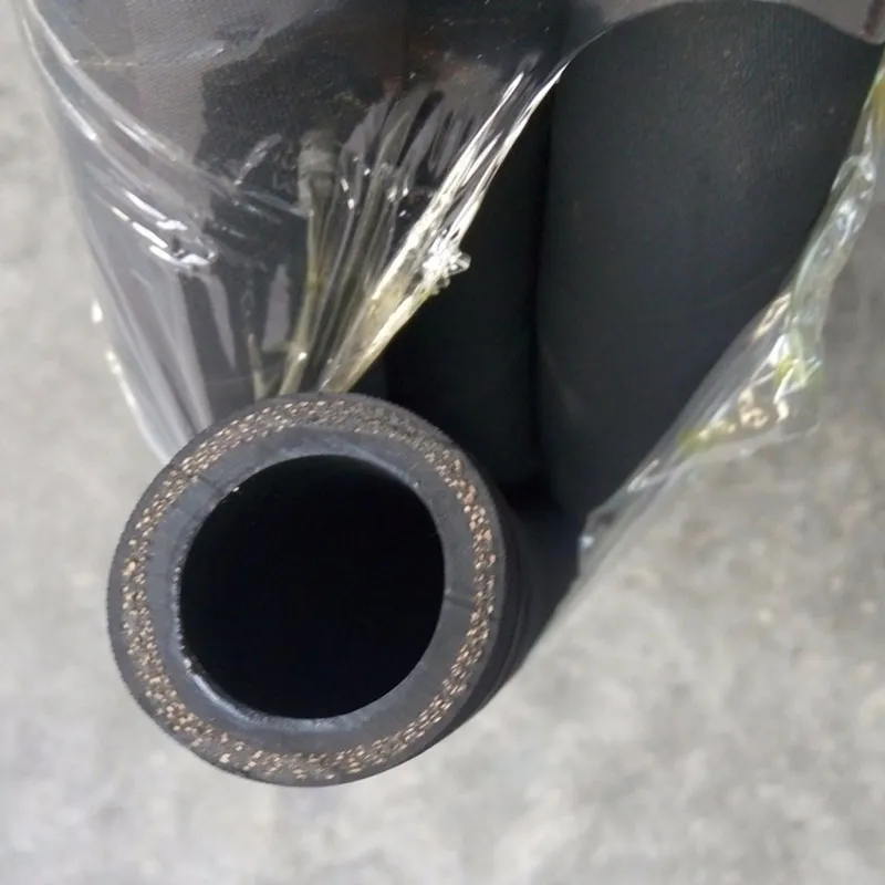 Резиновый напорный шланг с тканевым каркасом для нефтепродуктов