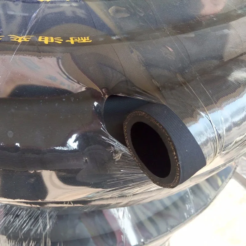 Резиновый напорный шланг с тканевым каркасом для нефтепродуктов