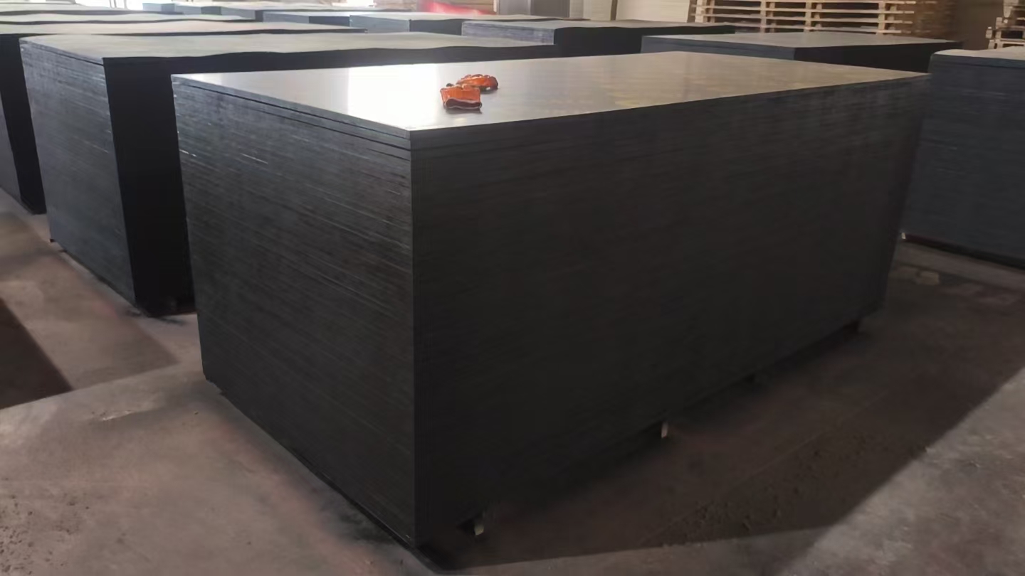 Utilisations et avantages du modèle noir en bois de chêne Yangmu