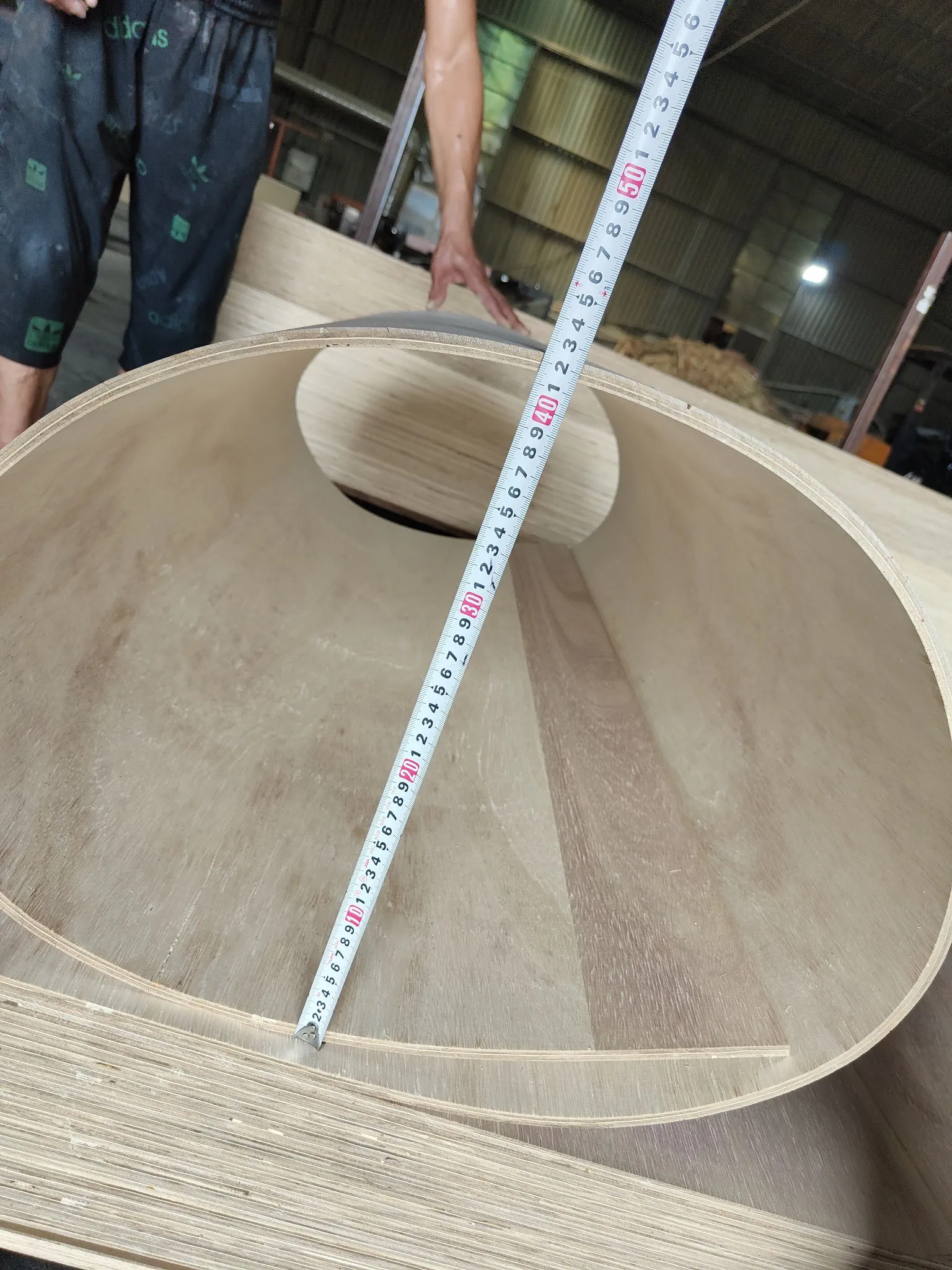 Заголовок: Исследуем производственный процесс и творческое применение Гибкая фанера