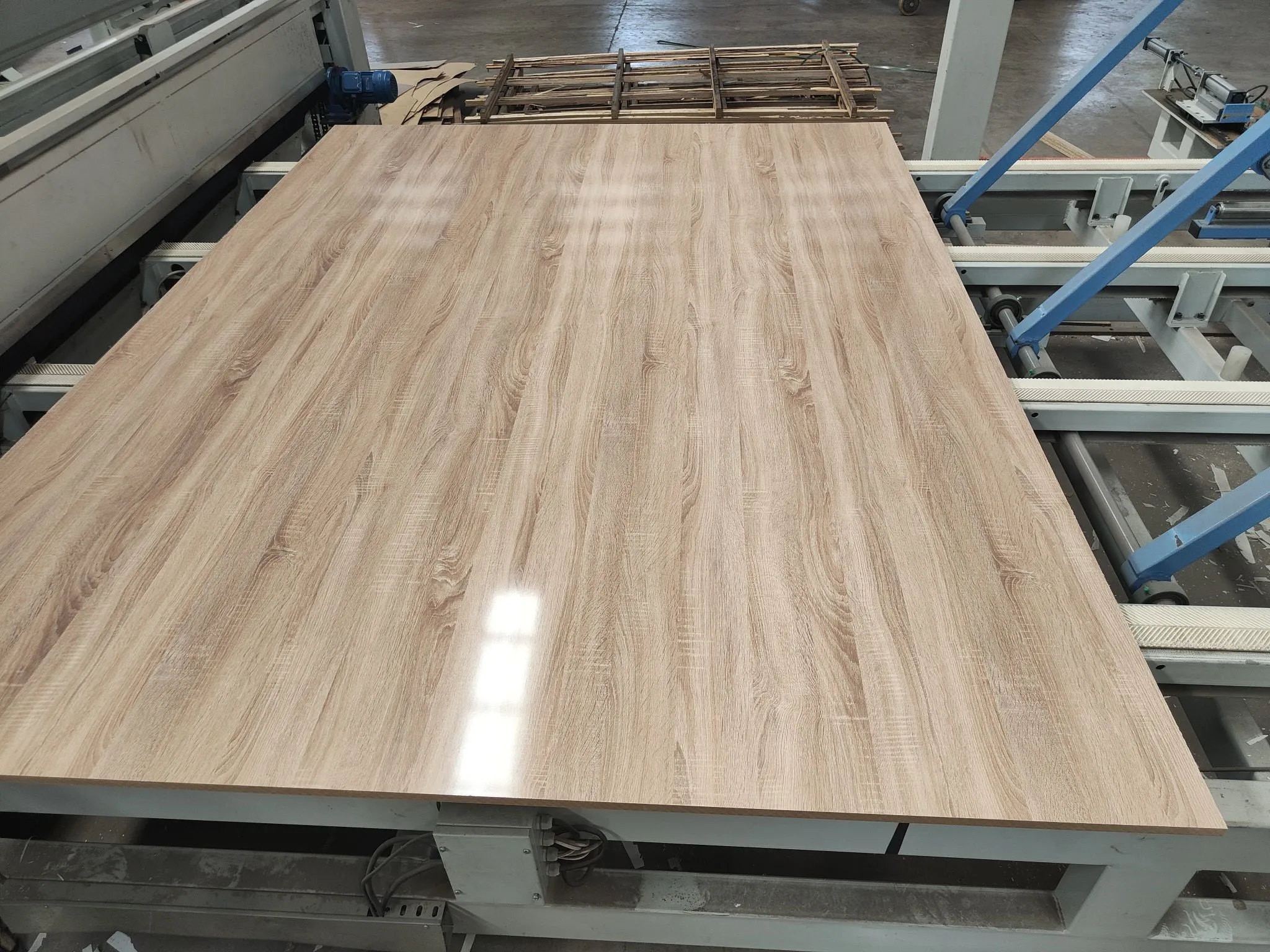 Европейские мебельные компании активно переходят на высококачественную берёзовую фанеру из Китая