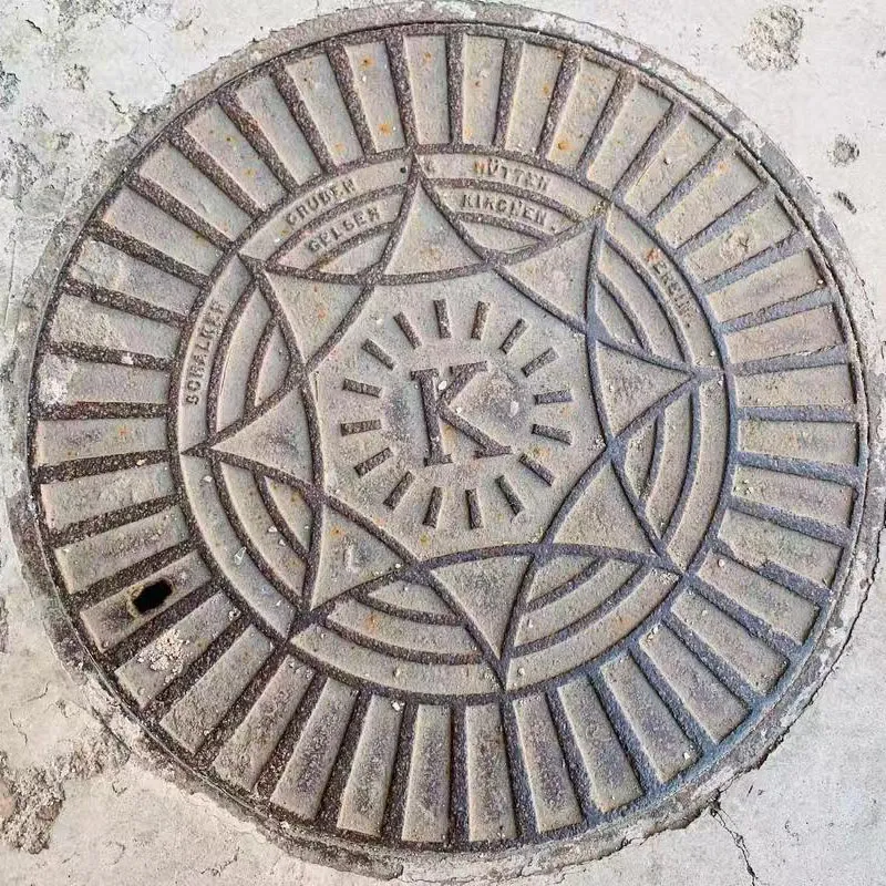 Люк из чугуна с шаровидным графитом художественной категории