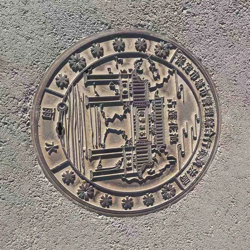 Люк из чугуна с шаровидным графитом художественной категории