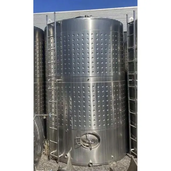 Вертикальный резервуар из нержавеющей стали