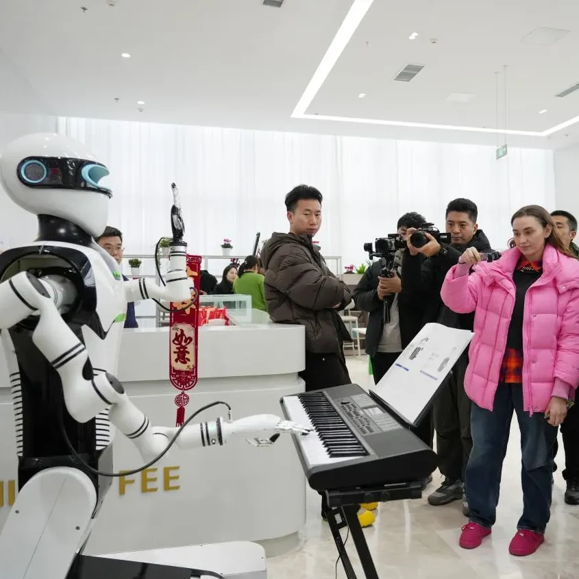 Умелое написание и посадка в первую очередь -Zhongke Lingyi привлекла внимание средств массовой информации, что позволило в будущем действовать разумно и ловко