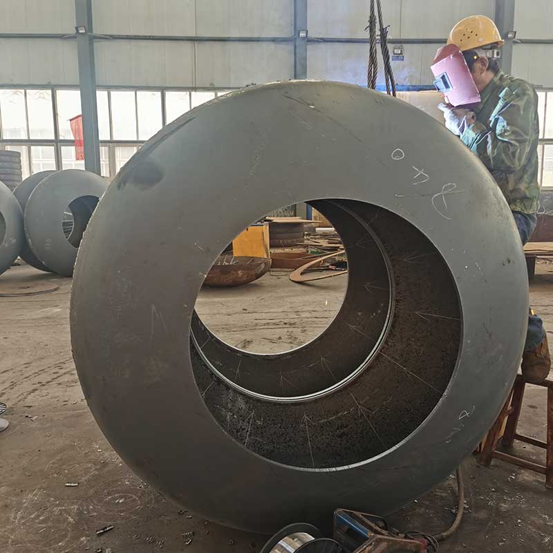 Стальное сферическое днище