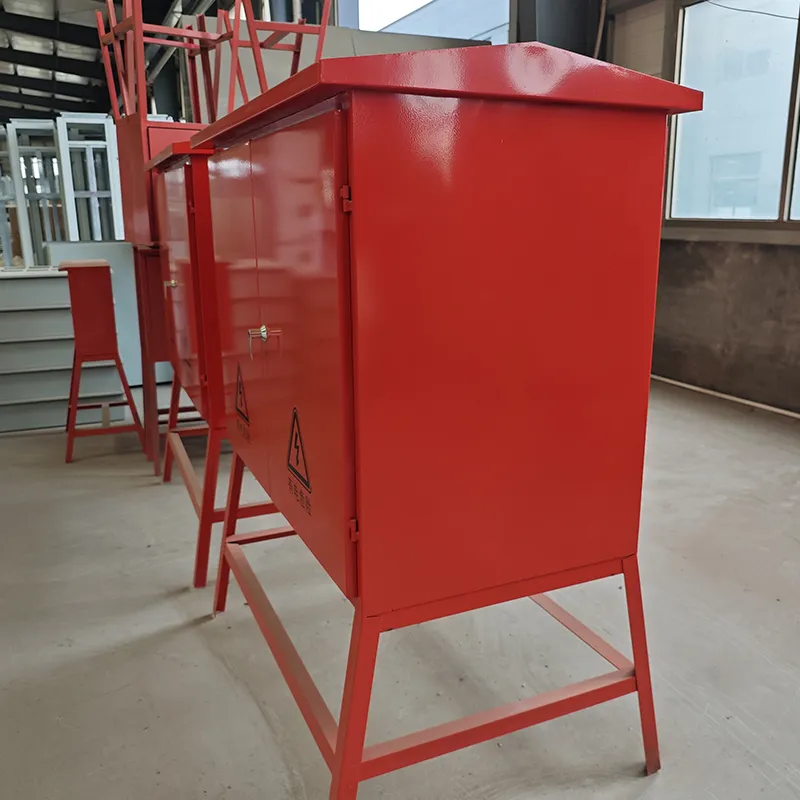 Влагозащищенный шкаф со стойками