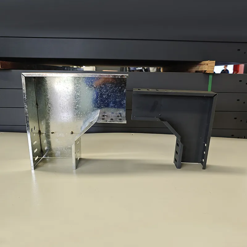 Горизонтальный угловой отвод кабельного лотка