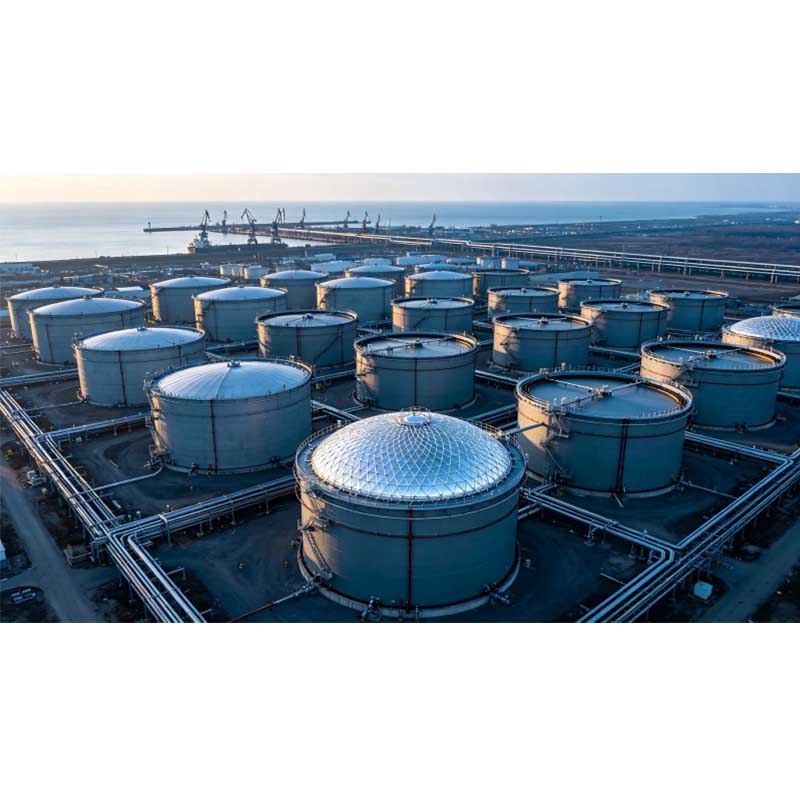 Используя преимущества своей комплексной цепочки поставок, компания Jiyuan Petrochemical предлагает интегрированные решения — сочетание купольных крыш сетчатой ​​конструкции и внутренних плавающих крыш — для крупных российских проектов по строительству резервуарных парков.