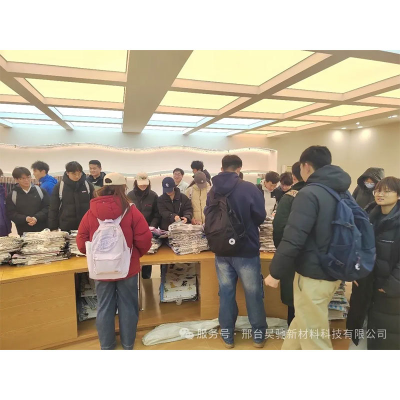 Компания Haochi New Materials приветствует гостей издалека, открывая новые пути интеграции промышленности и образования — преподаватели и студенты Хэбэйского университета науки и технологий провели практическую ознакомительную поездку в компанию Xingtai Haochi New Materials Technology Co., Ltd.