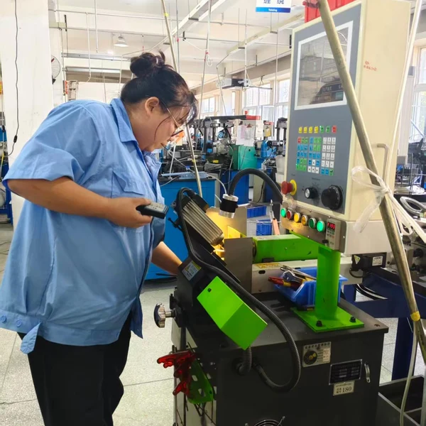Строго контролировать производство! Компания Shenyang Liyang Mechanical Component Manufacturing Co., Ltd. проводит отладку и технологический контроль вставок с проволочной резьбой.