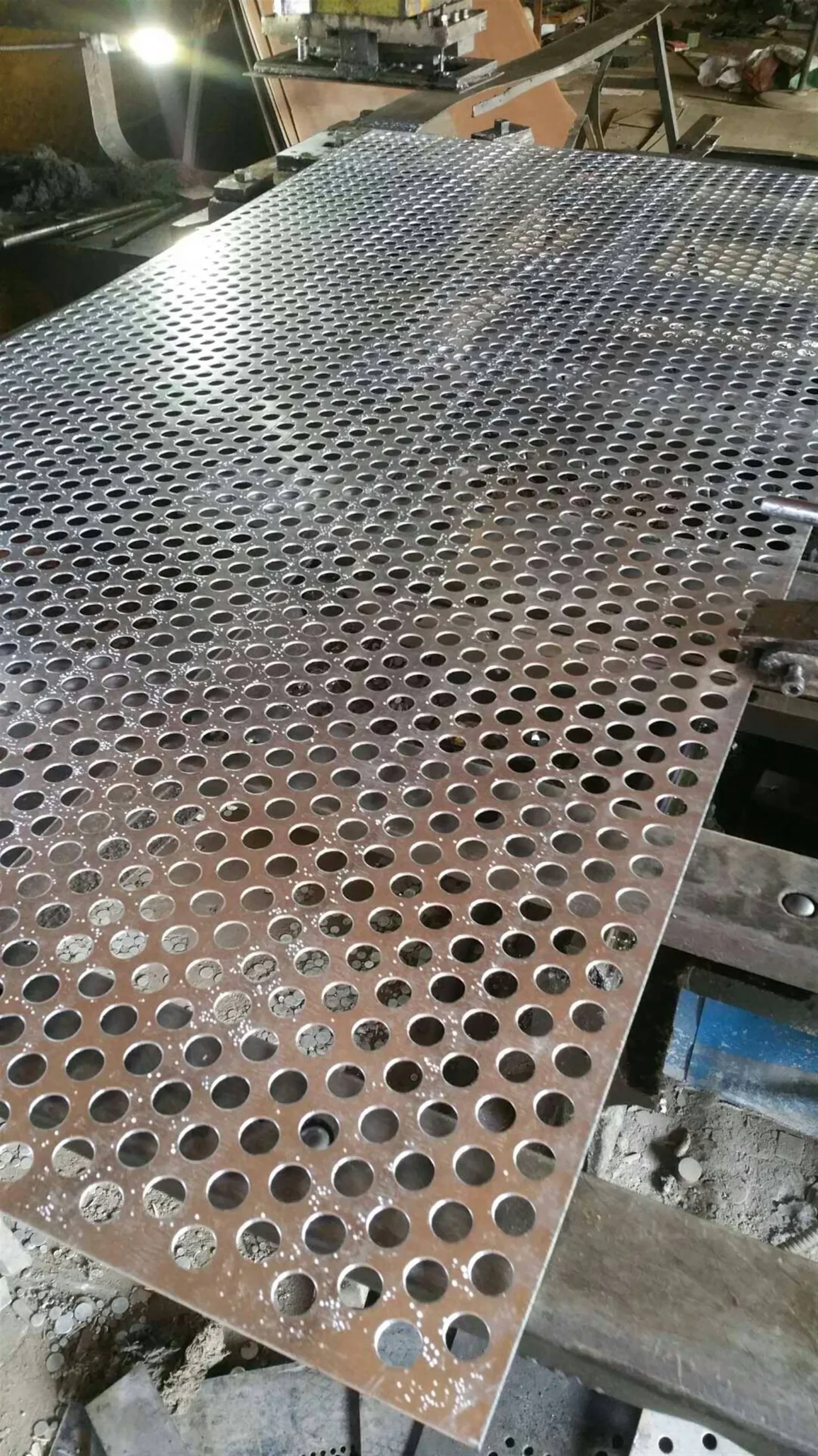 Где купить перфорированные металлические рулоны лист?