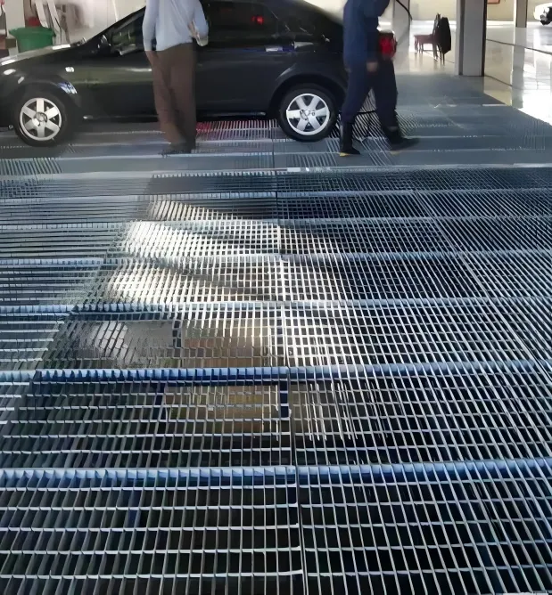 Как классифицируются противоскользящие разъемные стальные решетчатые плиты для парковок