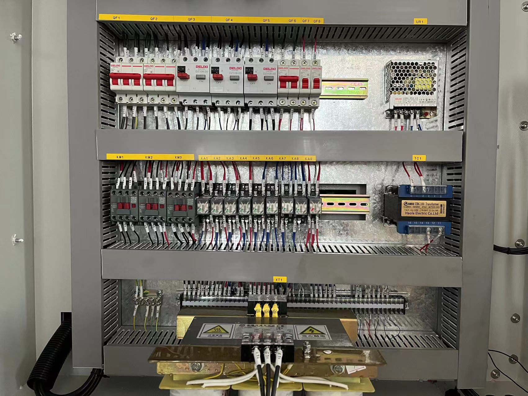 Torno CNC CK6150-1000 – alta produtividade e flexibilidade no processamento