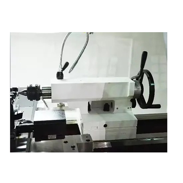 Mesin bubut CNC CK6150 1500mm – Sangat akurat dan andal