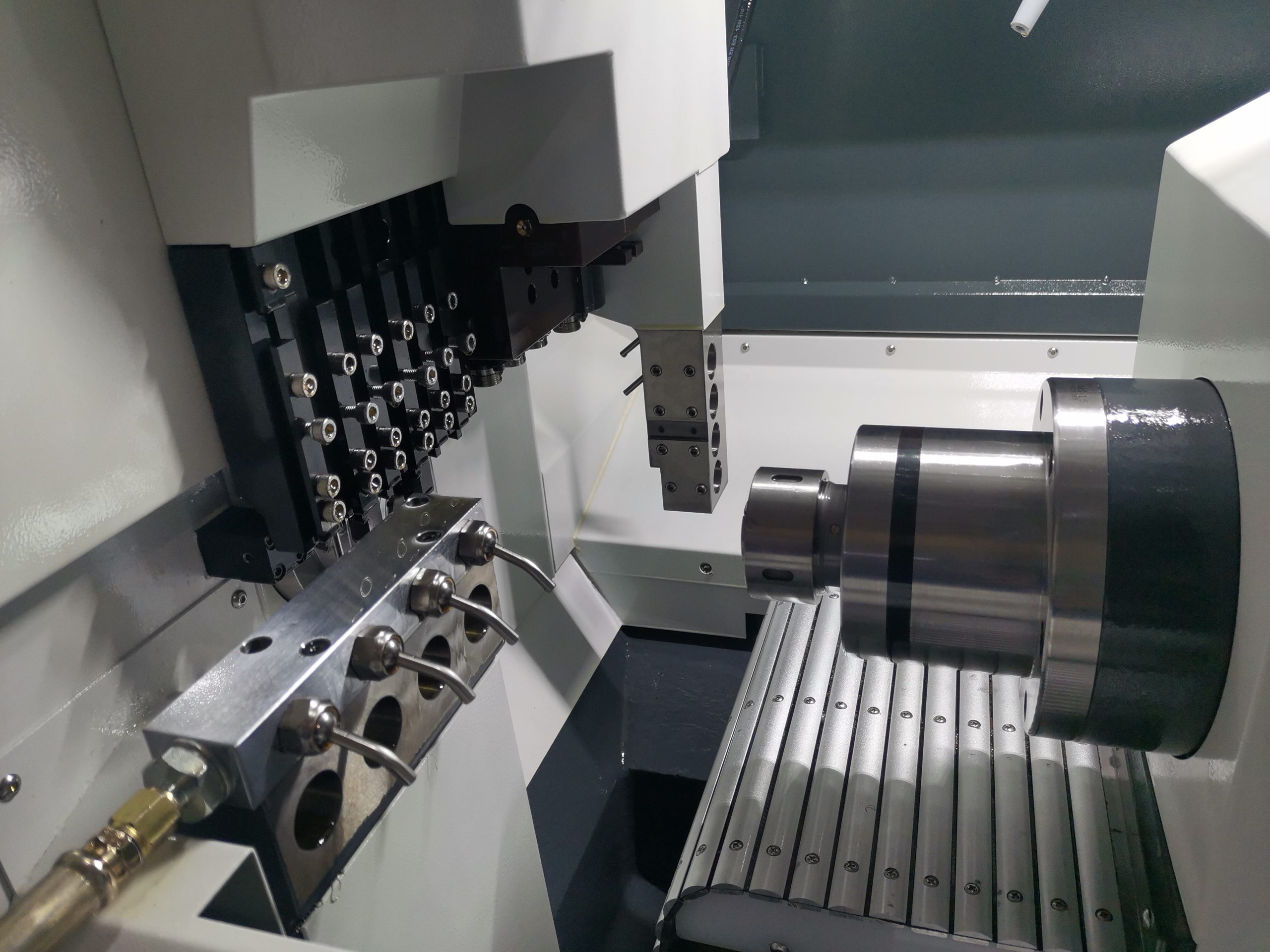 Tornio CNC di tipo svizzero RC926