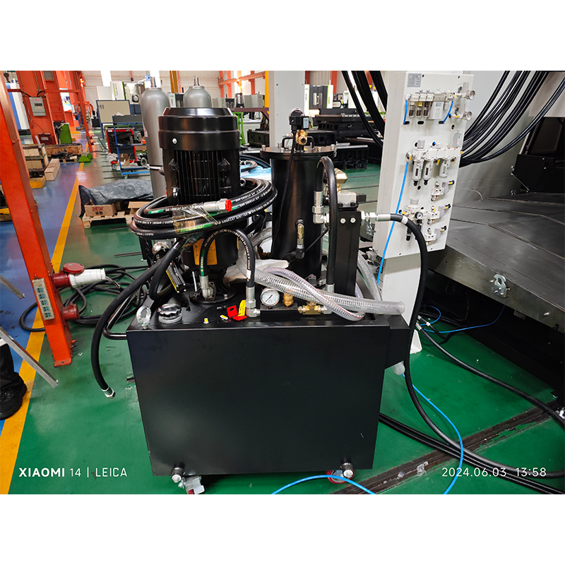 Centro de fresado y mandrinado CNC DBM130B