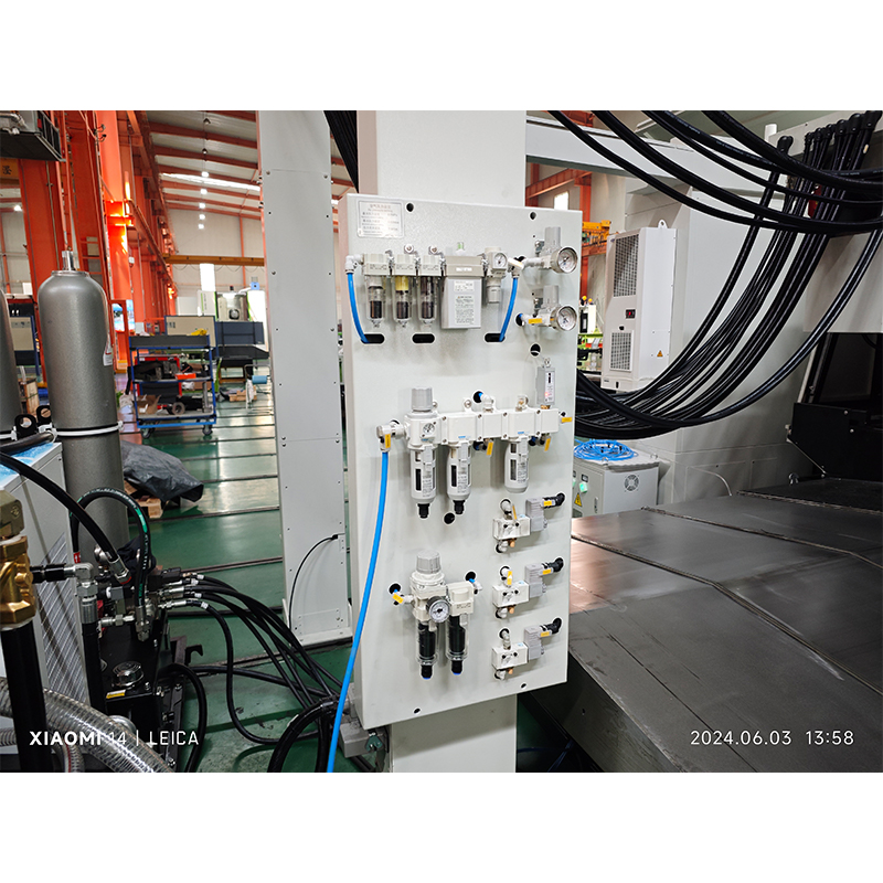 Centro de fresado y mandrinado CNC DBM130B