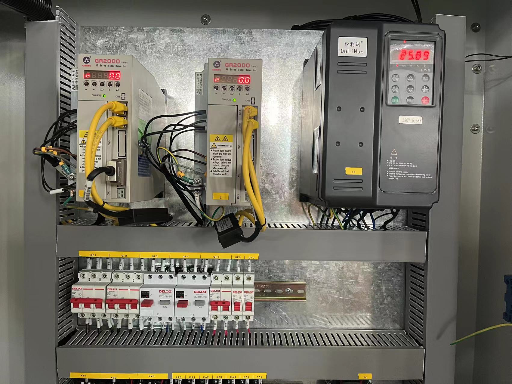 CK6140-750 ЧПУ такарны станок: высокадакладная апрацоўка з бесступенькавым рэгуляваннем хуткасці