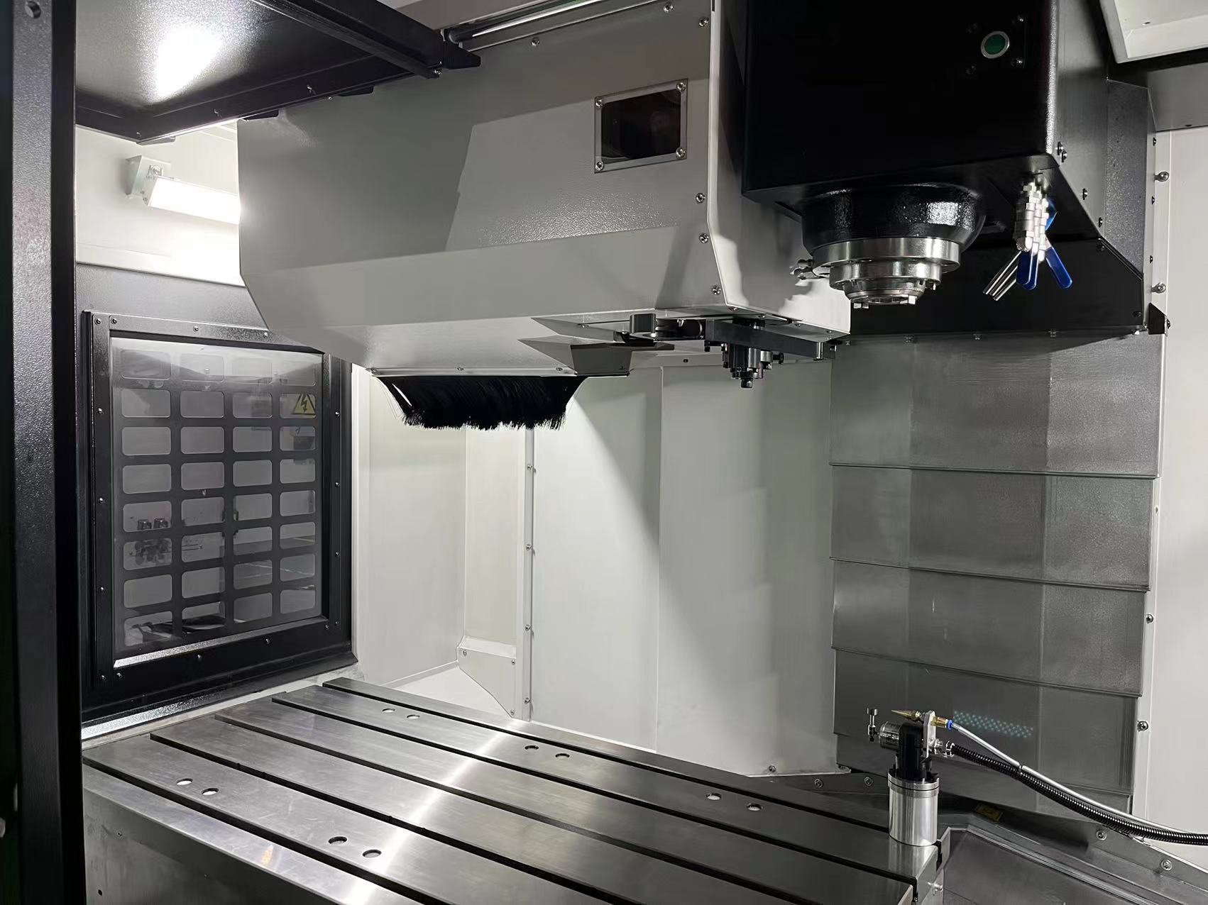 Centro di lavorazione stampi verticale ad alta velocità VM960