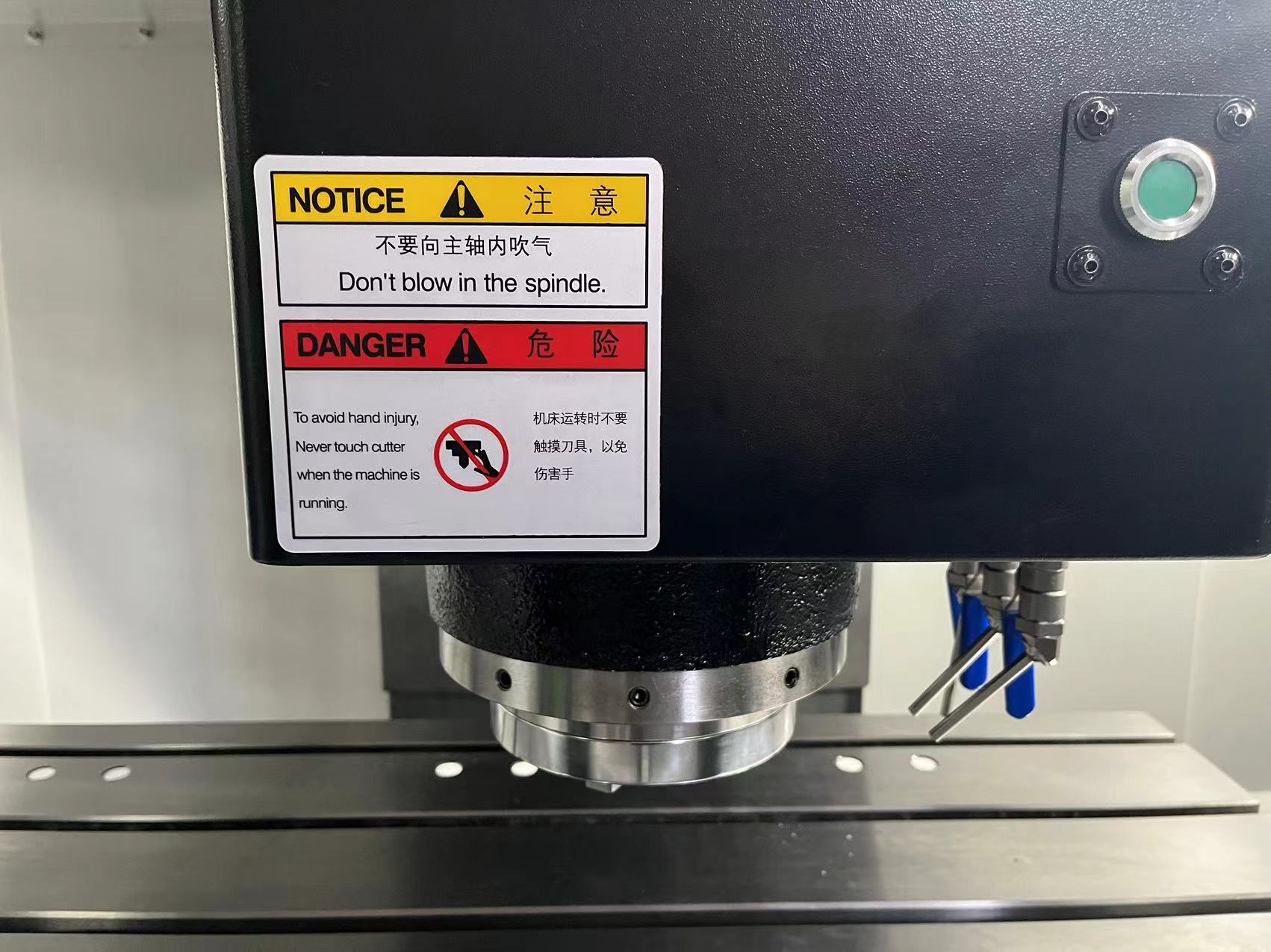 Vertikales Bearbeitungszentrum CMV1160E