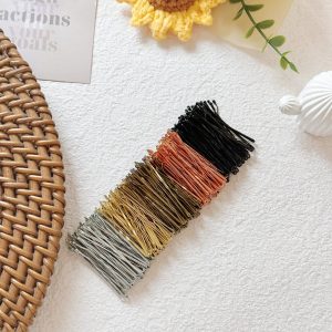 Набор шпилек-невидимок в пяти цветах в коробке