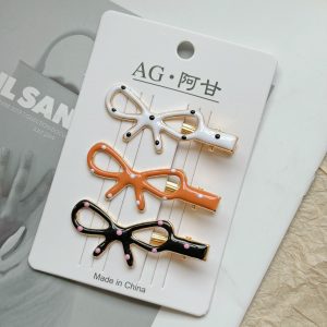 Коричневые зажимы-уточки с капельным точечным рисунком