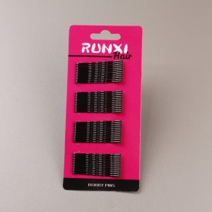 Красные шпильки-невидимки на карточке