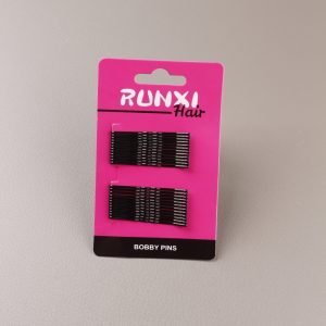 Красные шпильки-невидимки на карточке