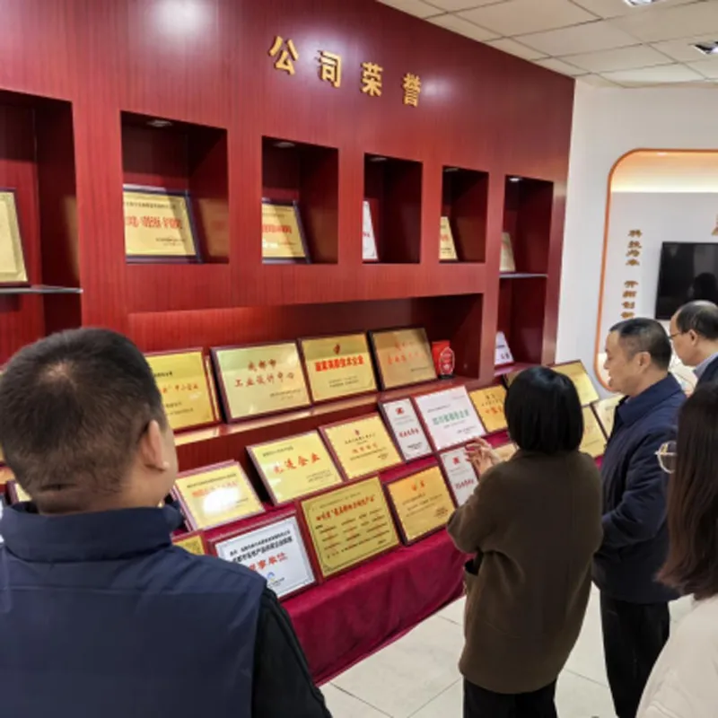 Партийные ячейки Аппарата Отдела единого фронта района Синьду и Федерации промышленности и коммерции района Синьду совместно с Партийной ячейкой компании «Чэнду Синьли Горное Оборудование» провели совместную тематическую партийную деятельность в ноябре