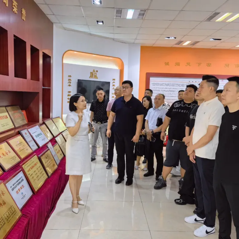 【Деловой обмен】 Чэнду-Ланчжунская торговая палата организовала визит и исследование предприятия председателя, а также провела тематический семинар по вопросам налогообложения предприятий