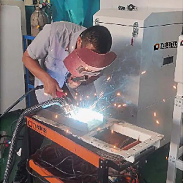 Интегрированная система пылеулавливания на сварочном горелке робота