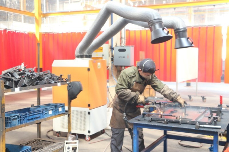 вытяжка сварочного дыма с гибким рычагом