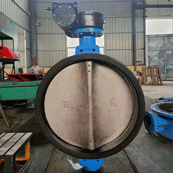 Поворотный затвор межфланцевого монтажа с редуктором