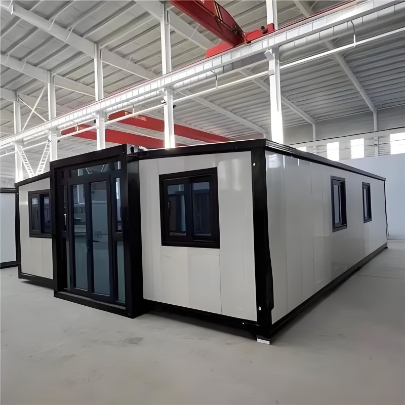 Дом-трансформер с двухстворчатыми раздвижными крыльями