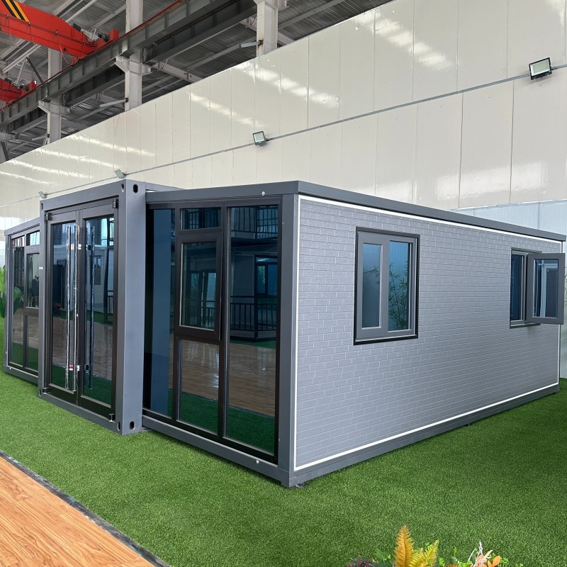 Дом-трансформер с двухстворчатыми раздвижными крыльями