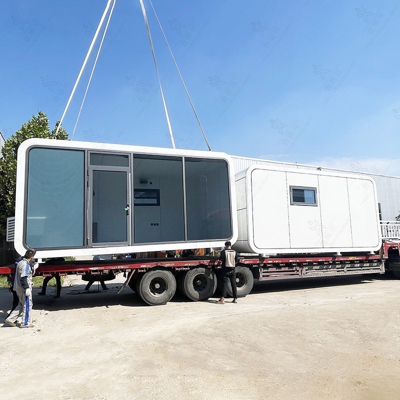 Яблочный дом-капсула