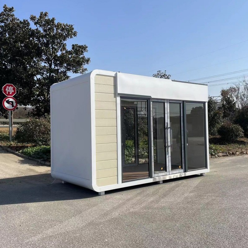 Яблочный дом-капсула