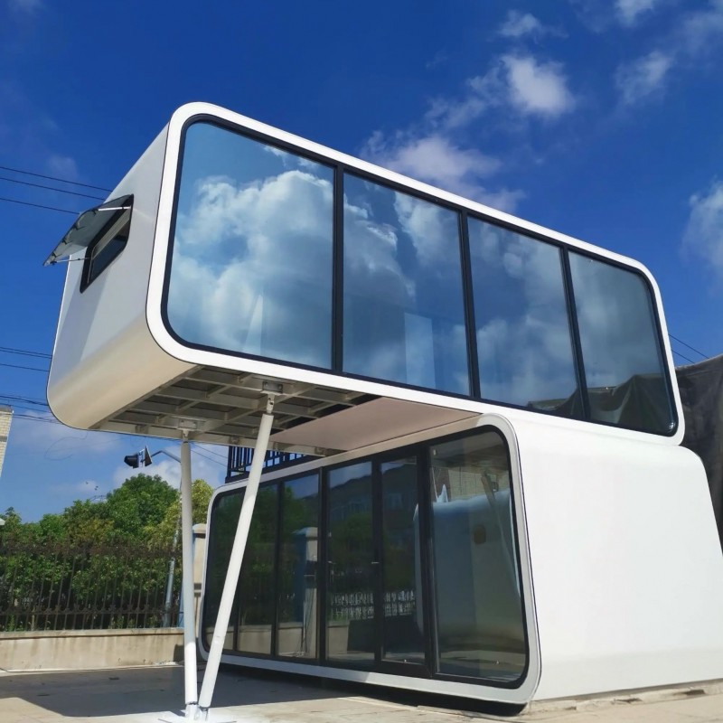 Яблочный дом-капсула