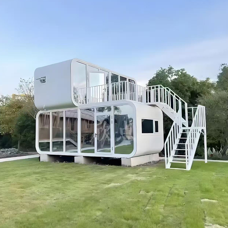 Яблочный дом-капсула