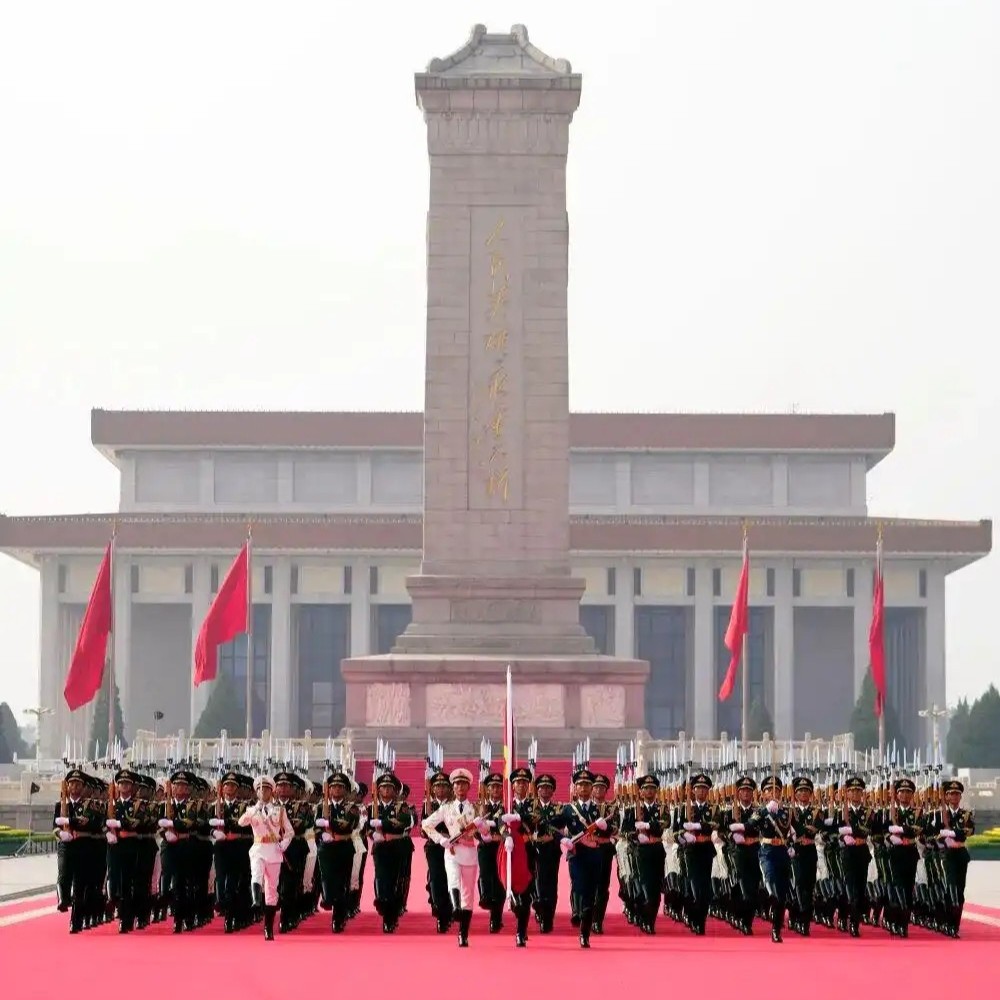 ООО Пекин Мяосытэ по приборостроениям следит за парадом в честь 80-й годовщины Дня Победы, подчеркивая профессионализм и международное сотрудничество