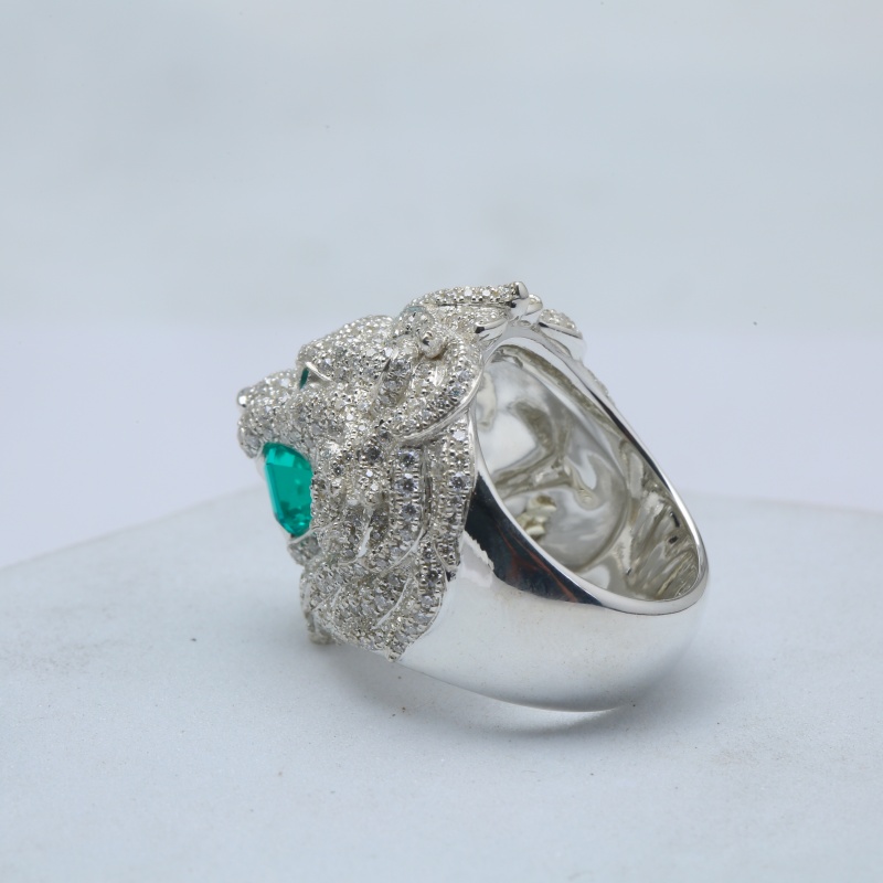 Кольцо со львом из серебра 925 пробы