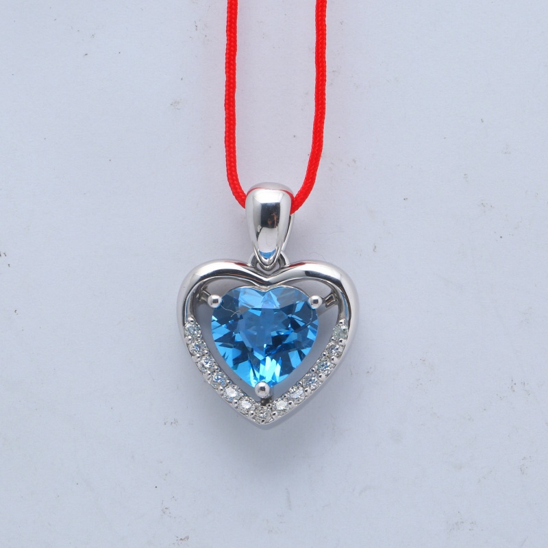 Кулон в форме сердца из серебра 925 пробы