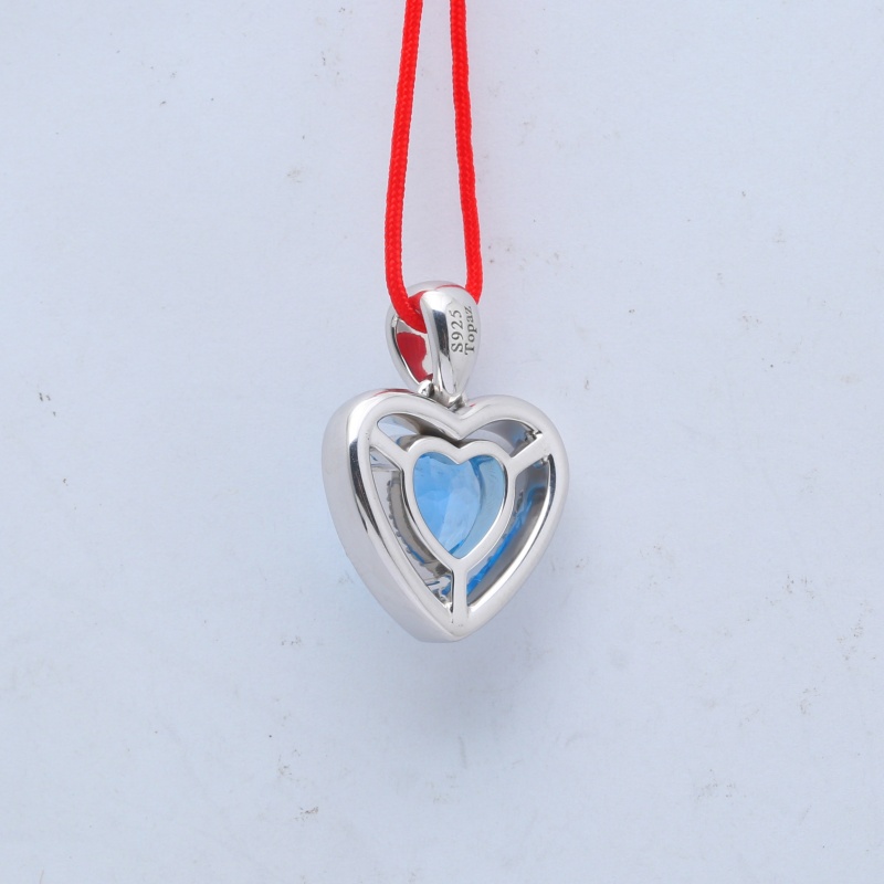 Кулон в форме сердца из серебра 925 пробы