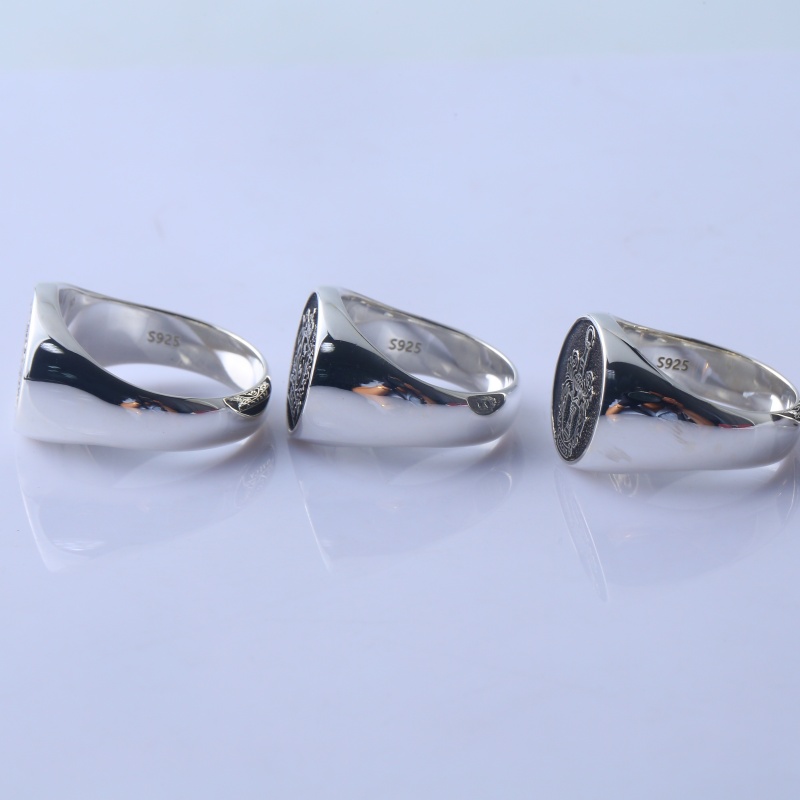 Серебряное кольцо-печатка