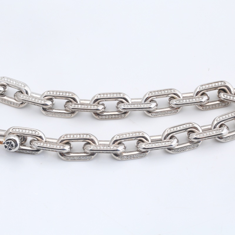 Крест на серебряной цепочке