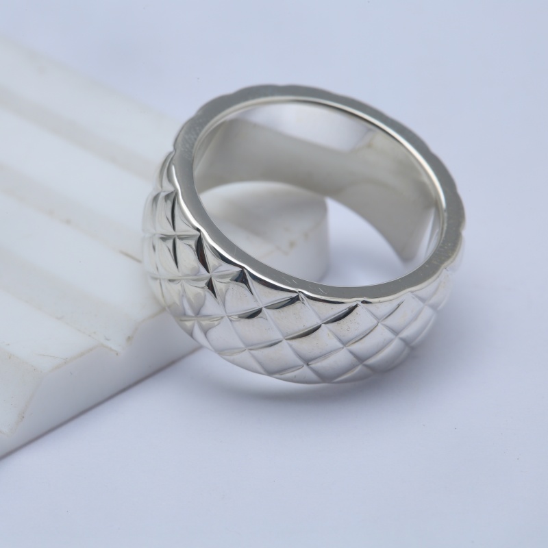 Кольцо из серебра 925 с ромбовидным узором